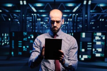 Manajer Keamanan Informasi: Tugas dan Prospek Karier di Era Digital Ilustrasi information security manager